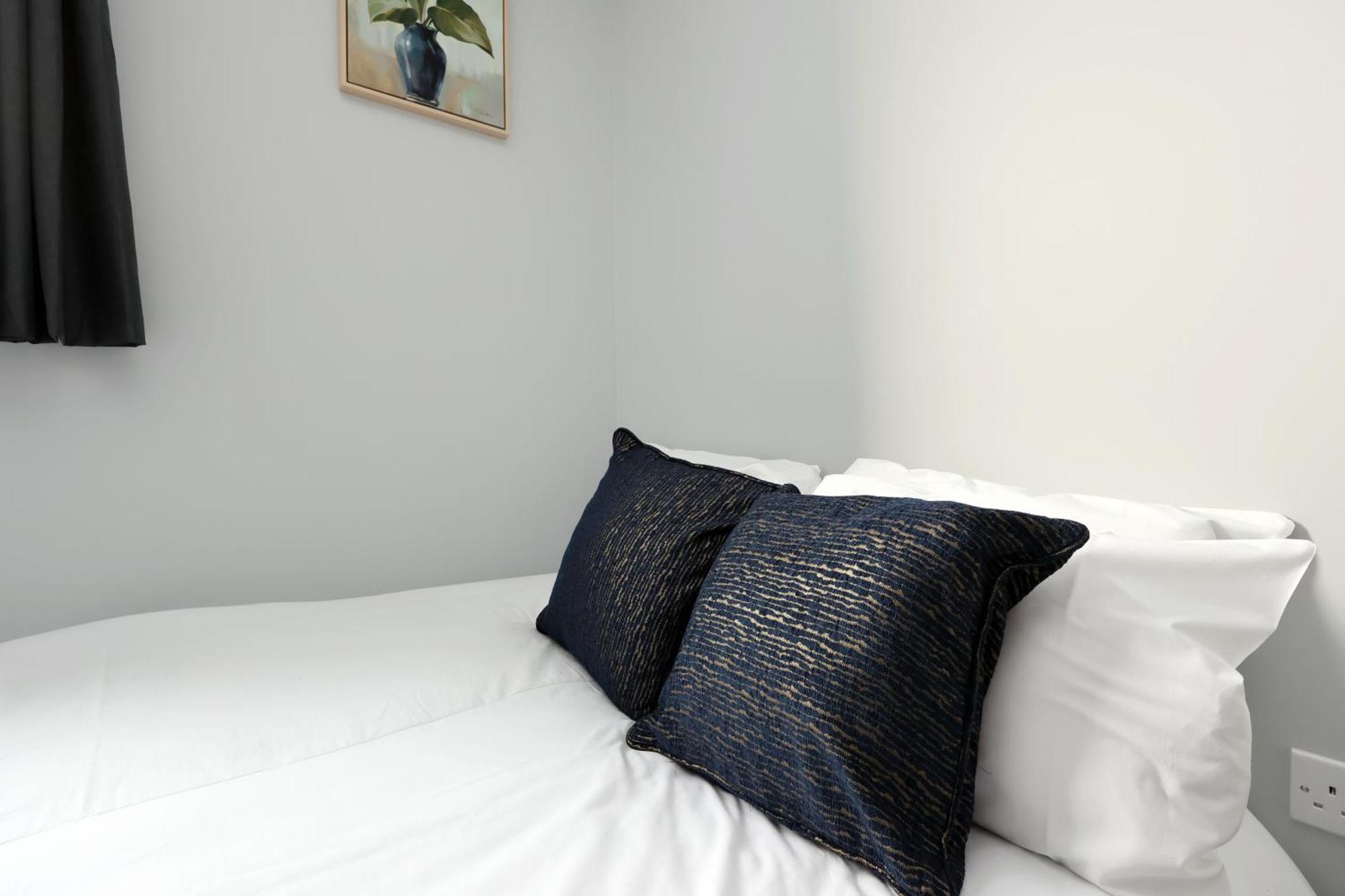 En-Suite Double Rooms, Smart Tv Comfy Style Llanelli Exterior foto