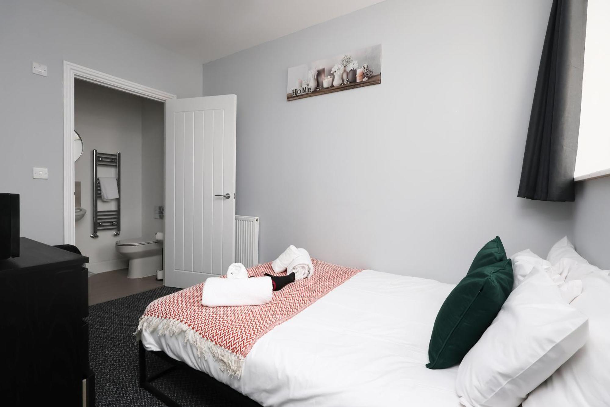En-Suite Double Rooms, Smart Tv Comfy Style Llanelli Exterior foto