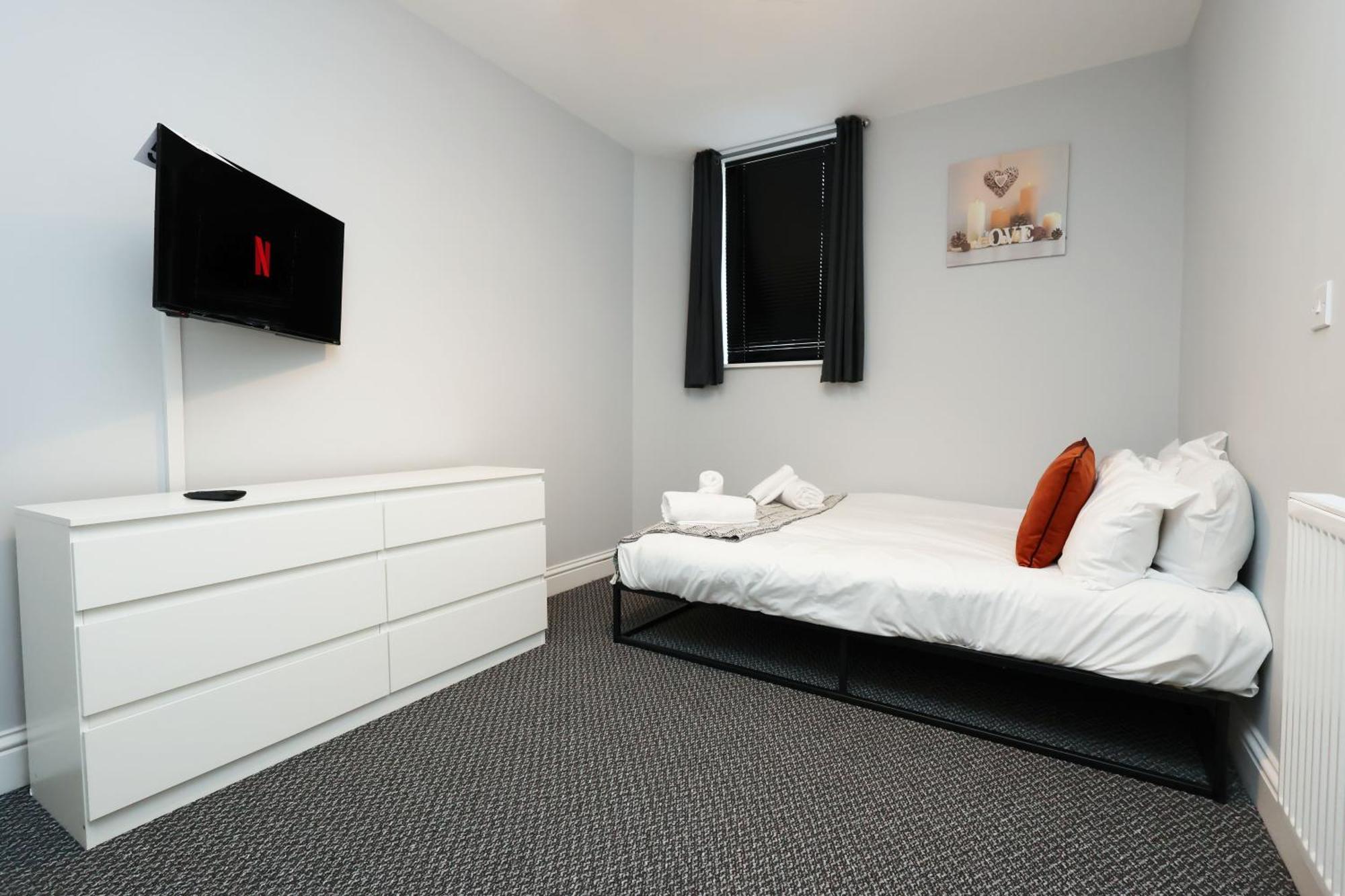En-Suite Double Rooms, Smart Tv Comfy Style Llanelli Exterior foto