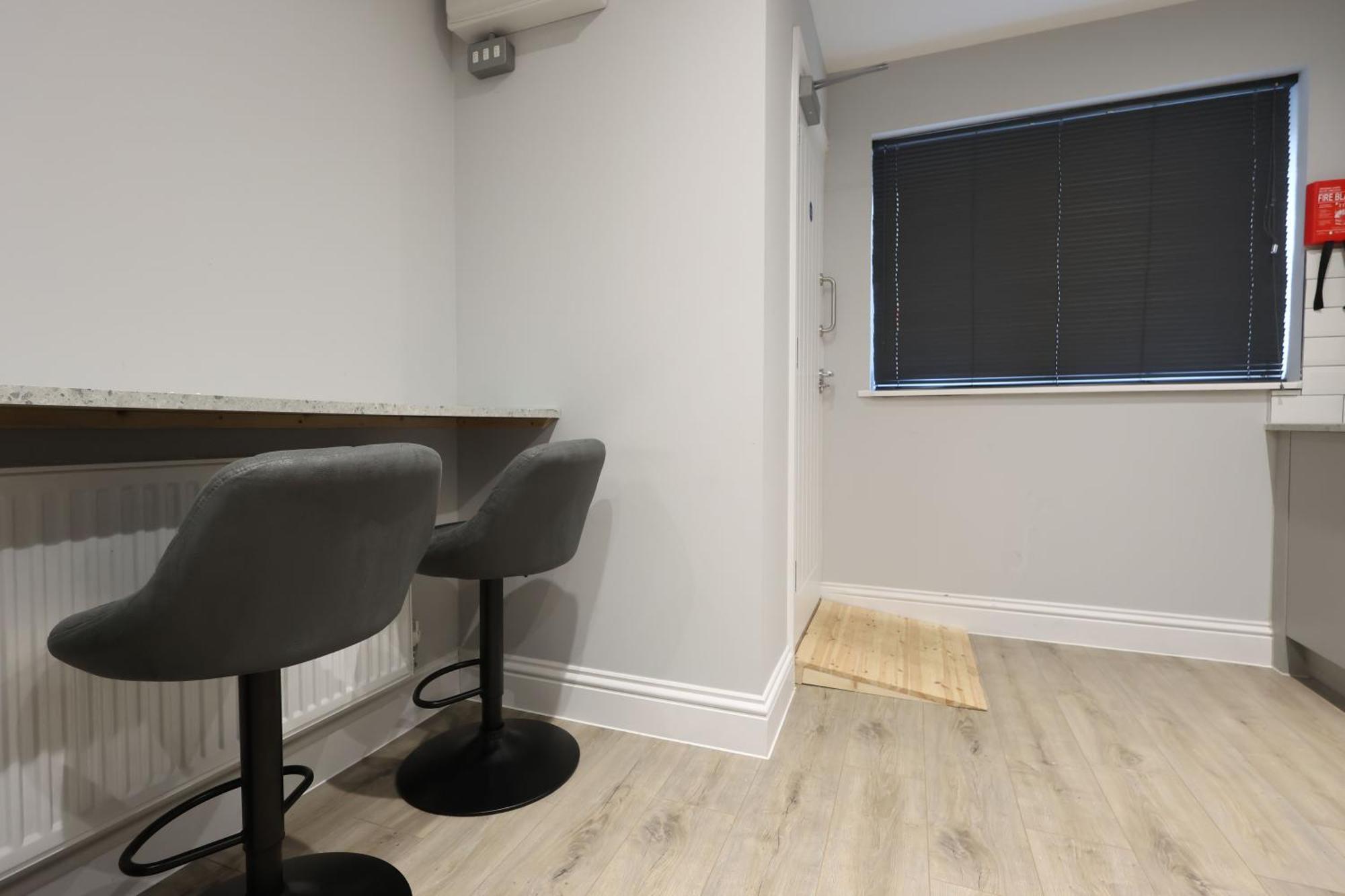 En-Suite Double Rooms, Smart Tv Comfy Style Llanelli Exterior foto