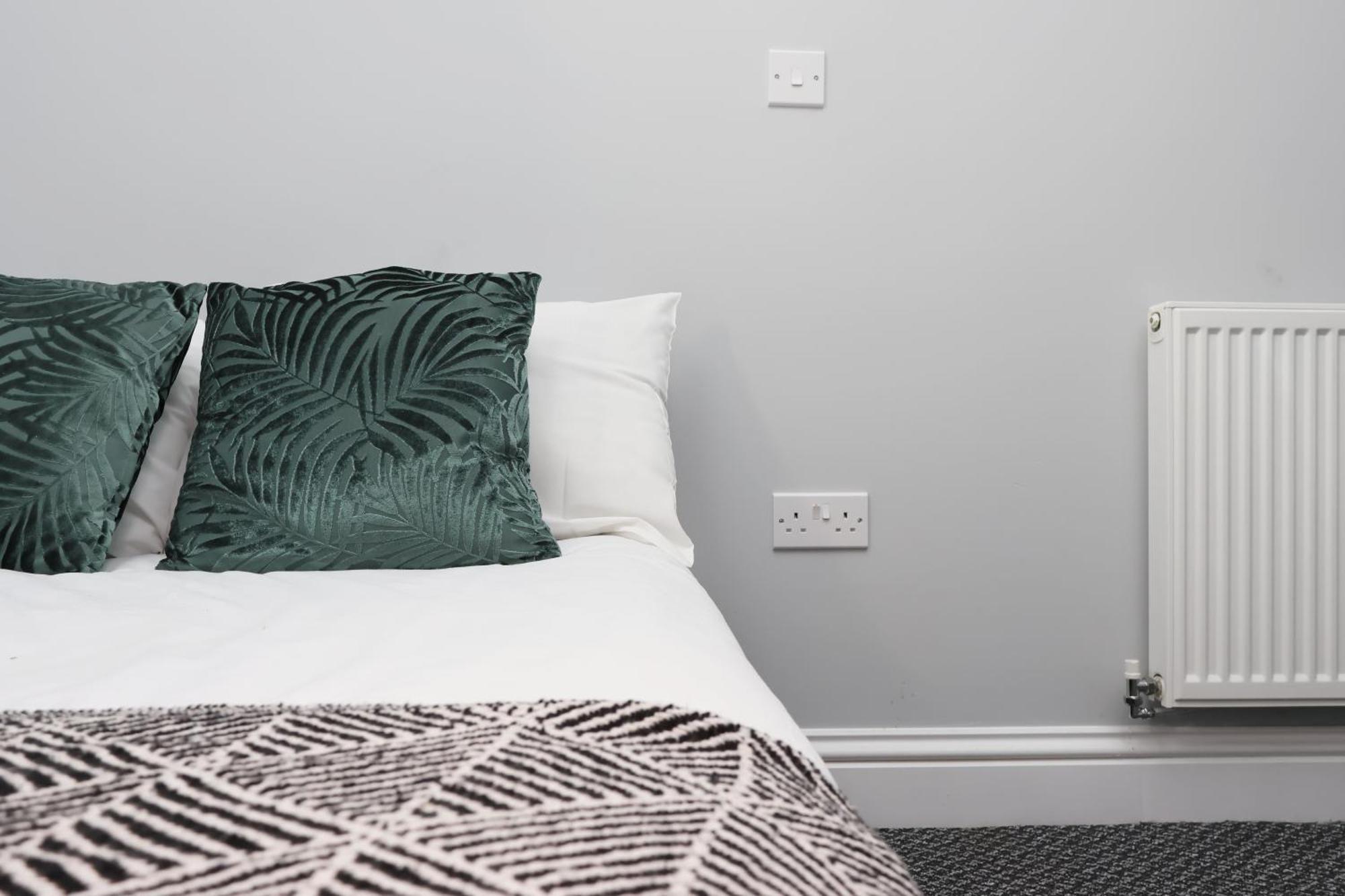 En-Suite Double Rooms, Smart Tv Comfy Style Llanelli Exterior foto